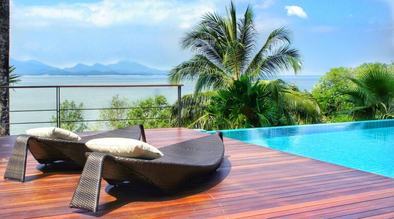 LuxuryPool
