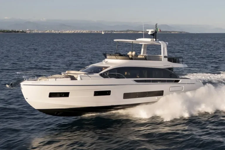 Azimut Fly 62: Designed to Gaze Upon the Sea