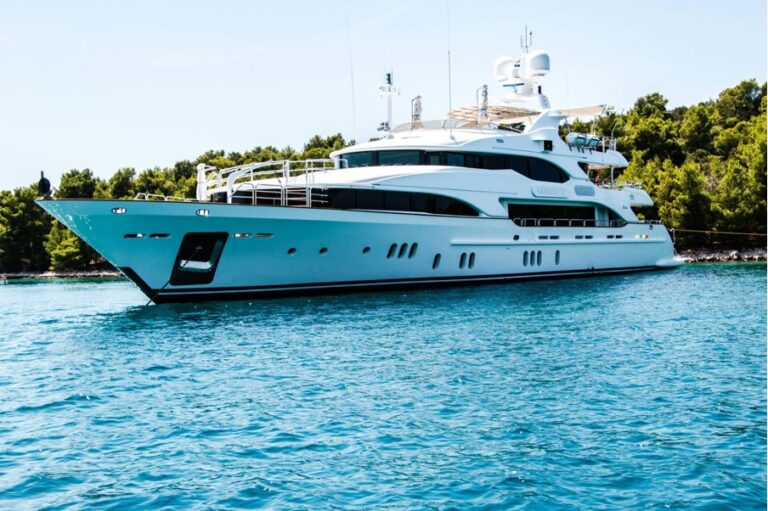 Luxury Sailing Escapes: Changing Travel with Exclusive Boat Rentals