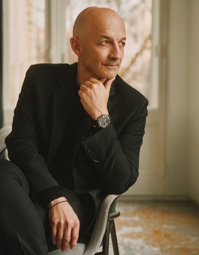 Girard-Perregaux Turning Fifty with the Laureato New Calibre GP4800